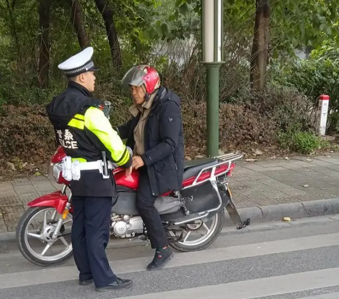 查處酒駕，只為大家的出行保駕護(hù)航